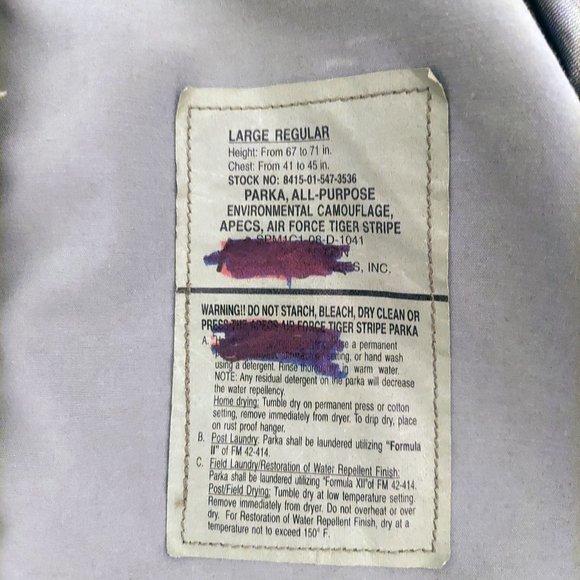 See video NUC USAF Tiger Stripe Parka/Shell Sz Large 8415-01-547-3536 - Picture 11 of 11